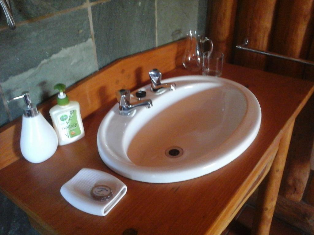 Greenfire Drakensberg Lodge Bonjaneni الغرفة الصورة